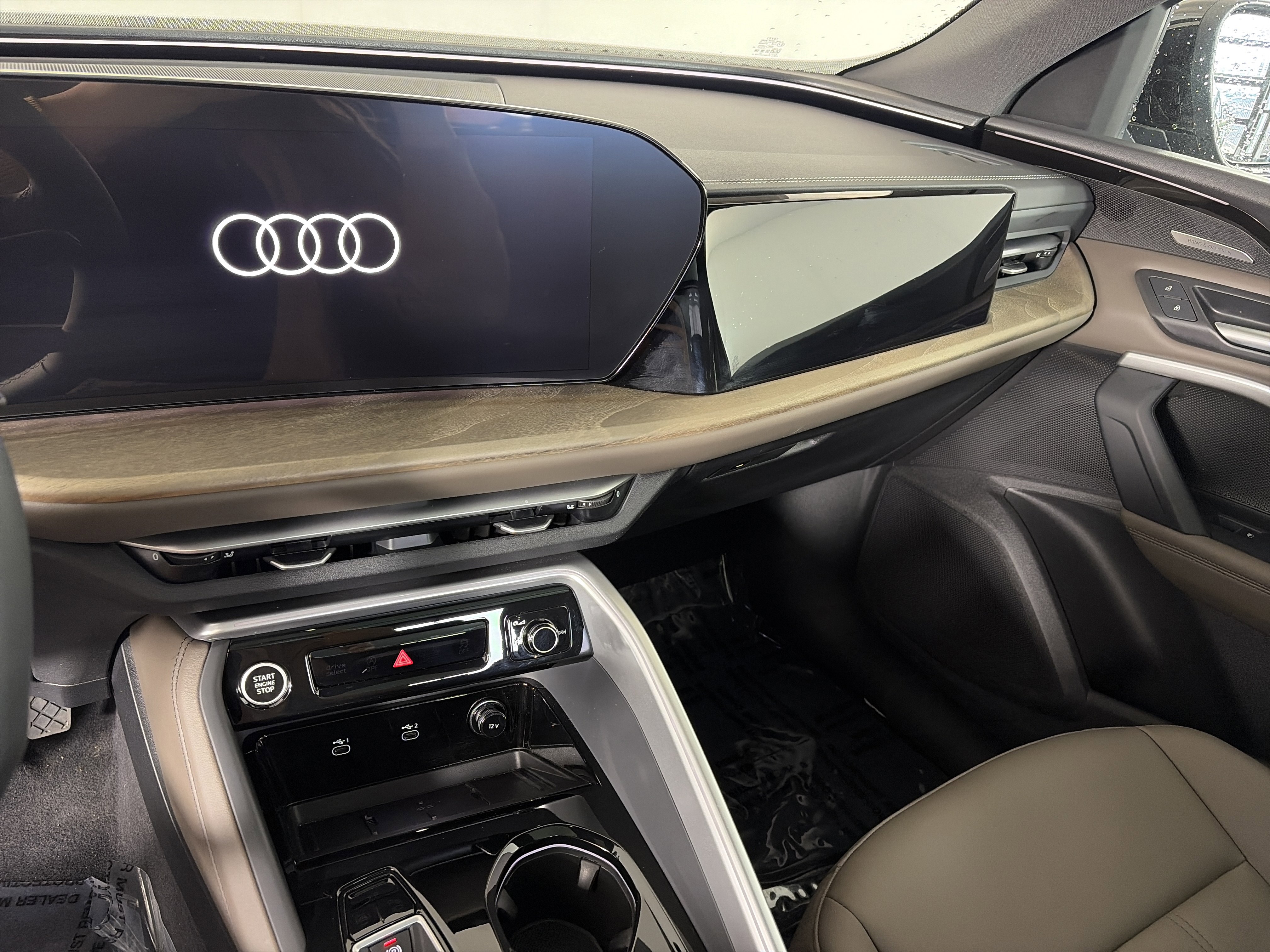 Used 2025 Audi Q5 Premium Plus w/ Premium Plus AWD/4WD image 4