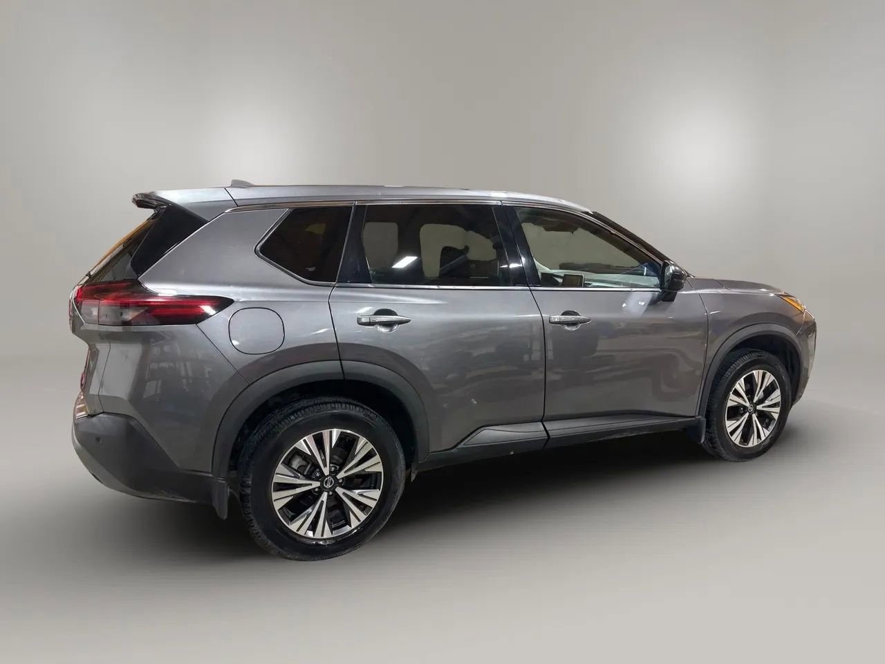 Used 2021 Nissan Rogue SV image 8
