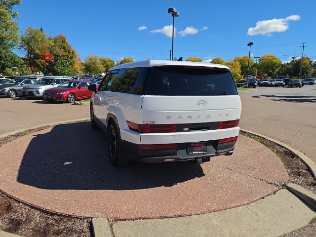 Used 2025 Hyundai Santa Fe SE w/ Tow & Go Package AWD/4WD image 3
