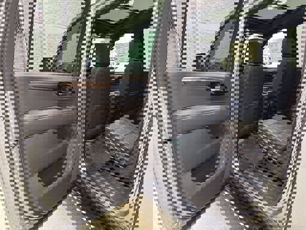 New 2026 Chevrolet Suburban High Country image 27