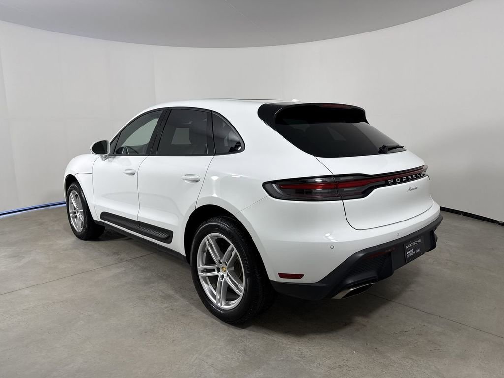 Certified 2025 Porsche Macan image 3