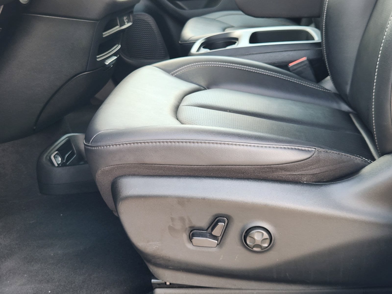 Used 2026 Chrysler Pacifica Select FWD image 33