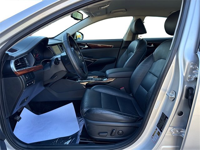 Used 2017 Kia Cadenza Premium image 10