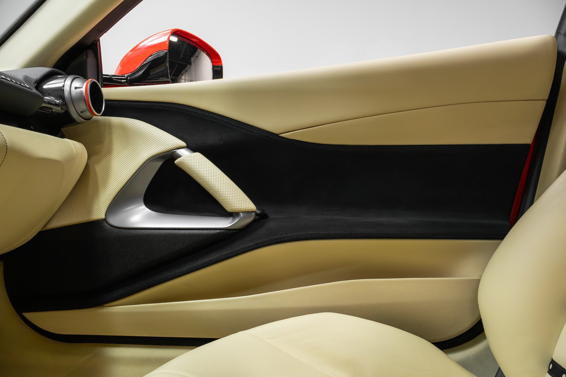 Used 2018 Ferrari 812 Superfast image 17