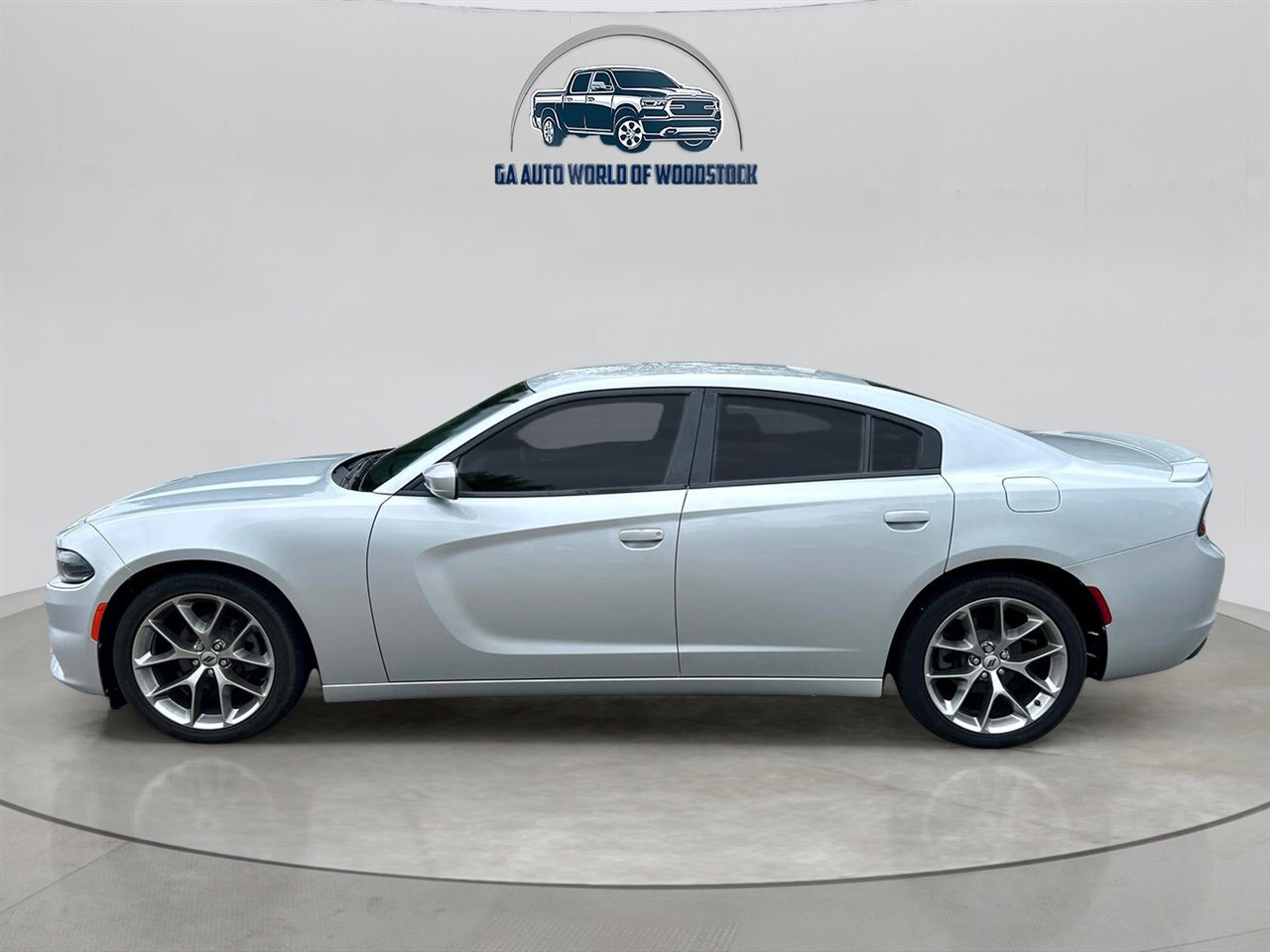 Used 2020 Dodge Charger SXT w/ Plus Group image 2