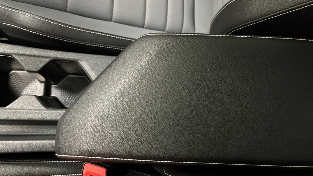 Used 2025 Volkswagen Jetta SE w/ Sunroof Package FWD image 20