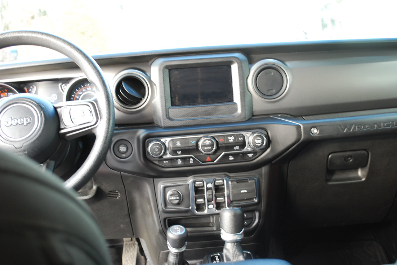 Used 2023 Jeep Wrangler Sport image 7