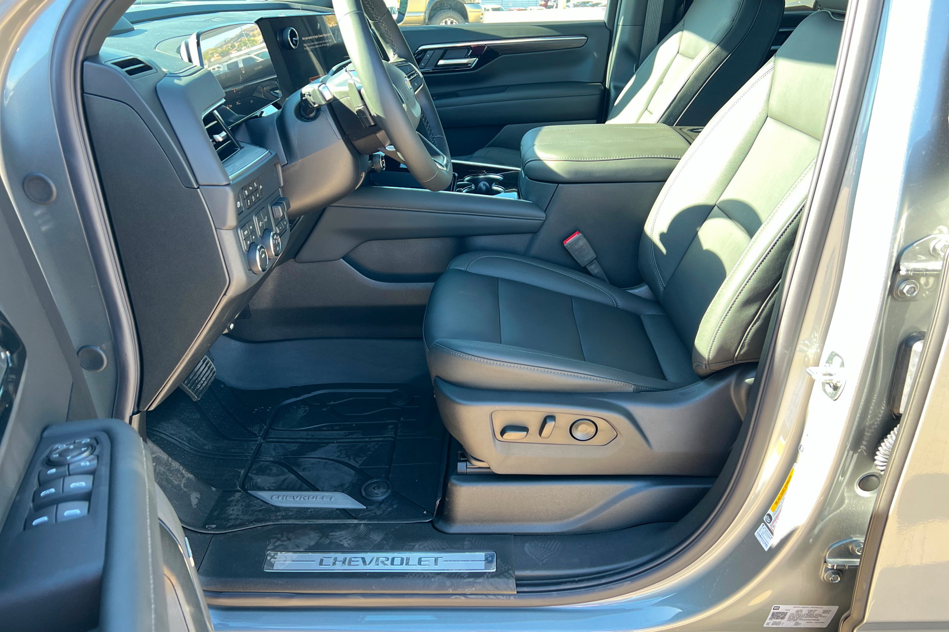 New 2026 Chevrolet Suburban LT w/ Comfort Package AWD/4WD image 14