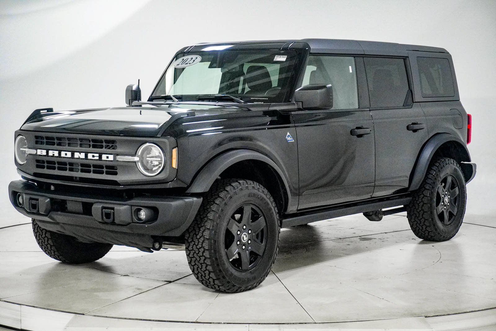 Used 2023 Ford Bronco Black Diamond AWD/4WD image 2