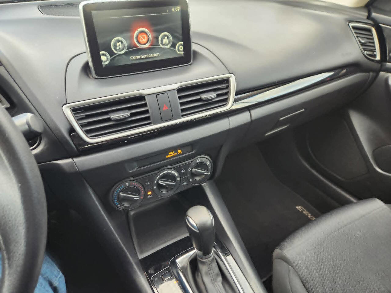 Used 2015 MAZDA MAZDA3 i Sport image 22