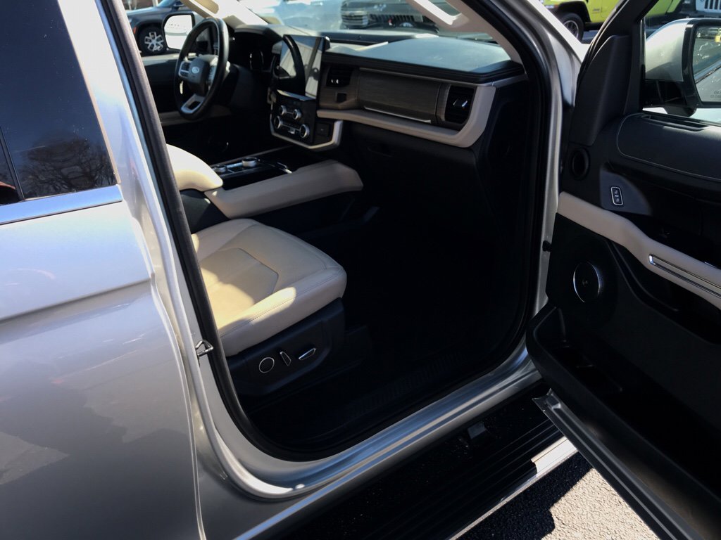 Used 2023 Ford Expedition Limited image 36