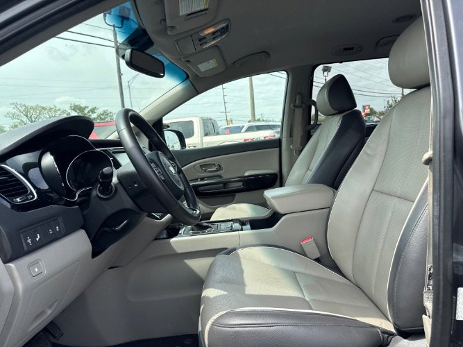 Used 2016 Kia Sedona SX image 19