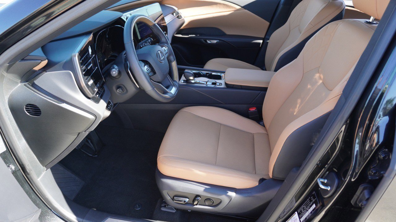 Used 2025 Lexus RX 350 Premium w/ Convenience Package image 13