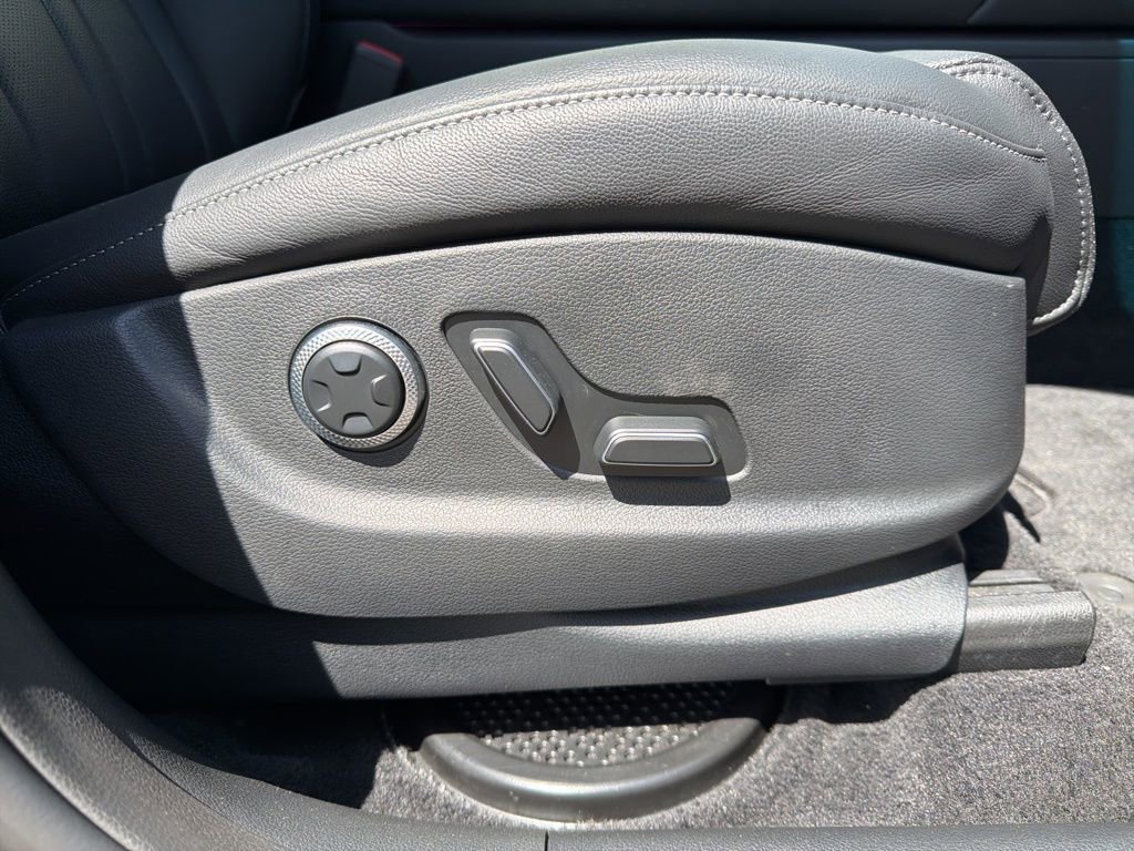 Used 2025 Genesis GV80 2.5T Standard AWD/4WD image 14