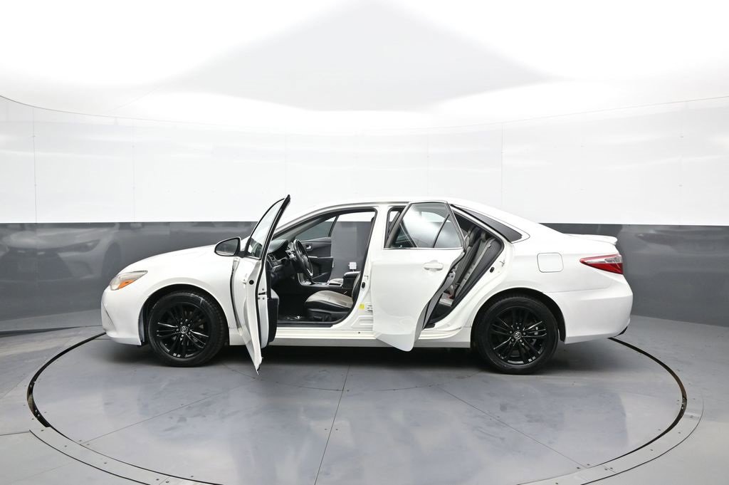 Used 2015 Toyota Camry SE image 41