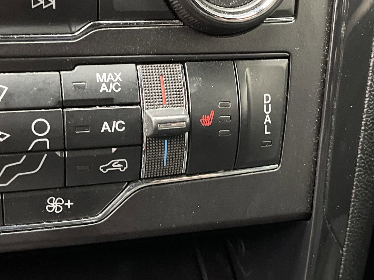 Used 2018 Ford Explorer XLT w/ Equipment Group 202A AWD/4WD image 25