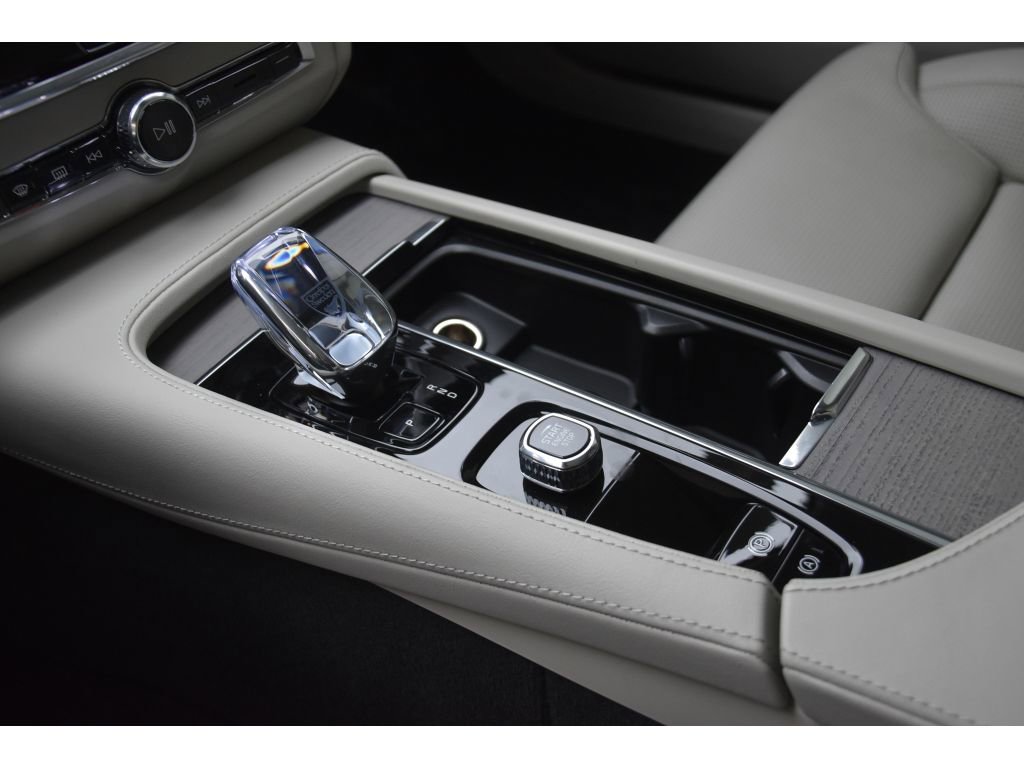 Certified 2025 Volvo S90 B6 Ultra image 36