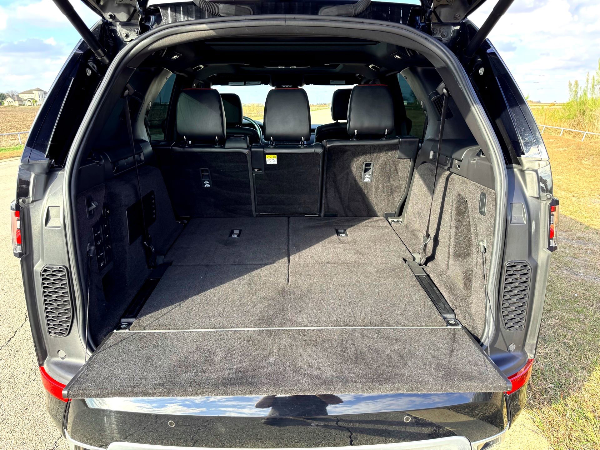 Used 2018 Land Rover Discovery HSE image 9