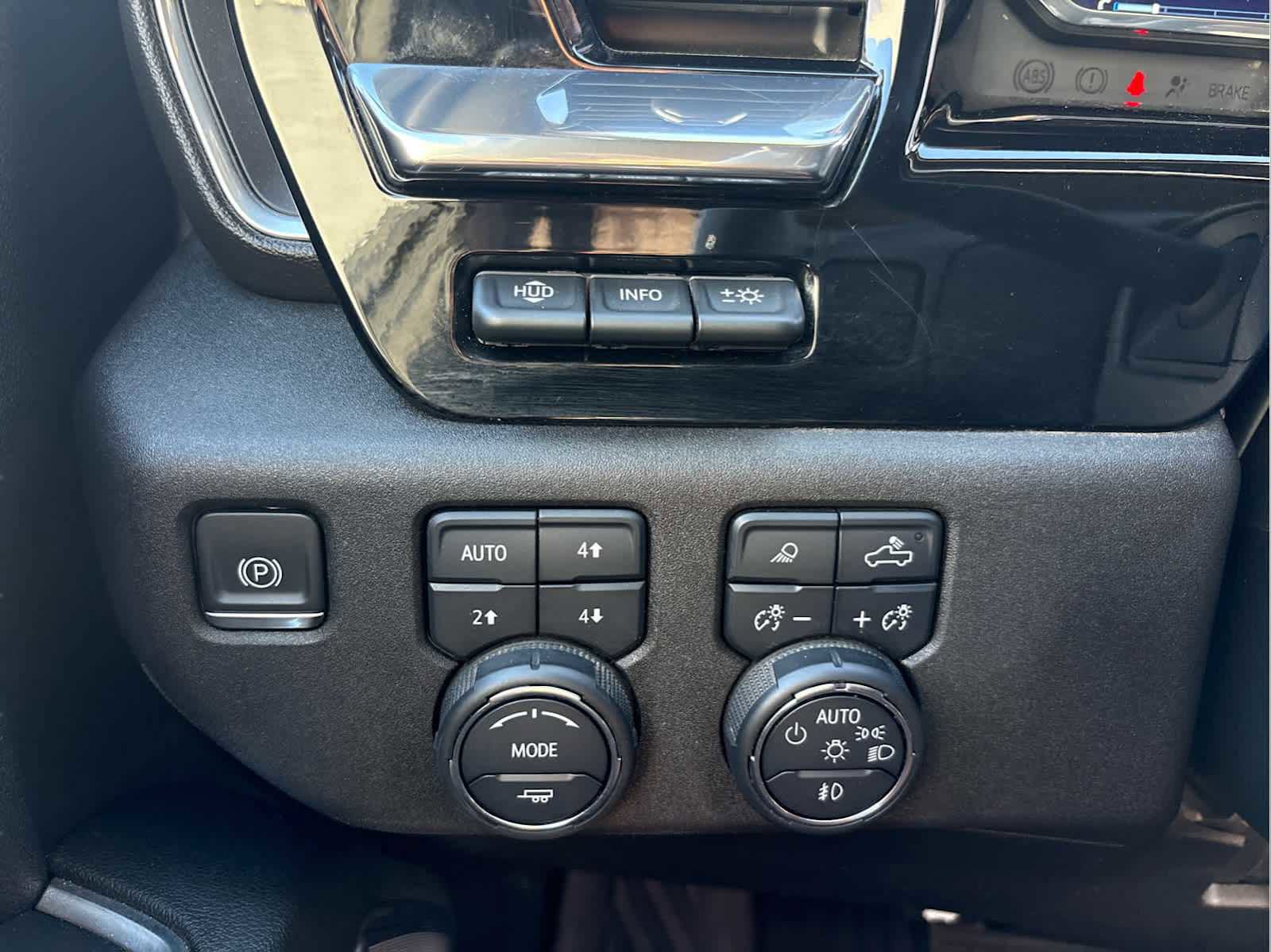 Used 2024 Chevrolet Silverado 3500 High Country w/ High Country Premium Package image 29