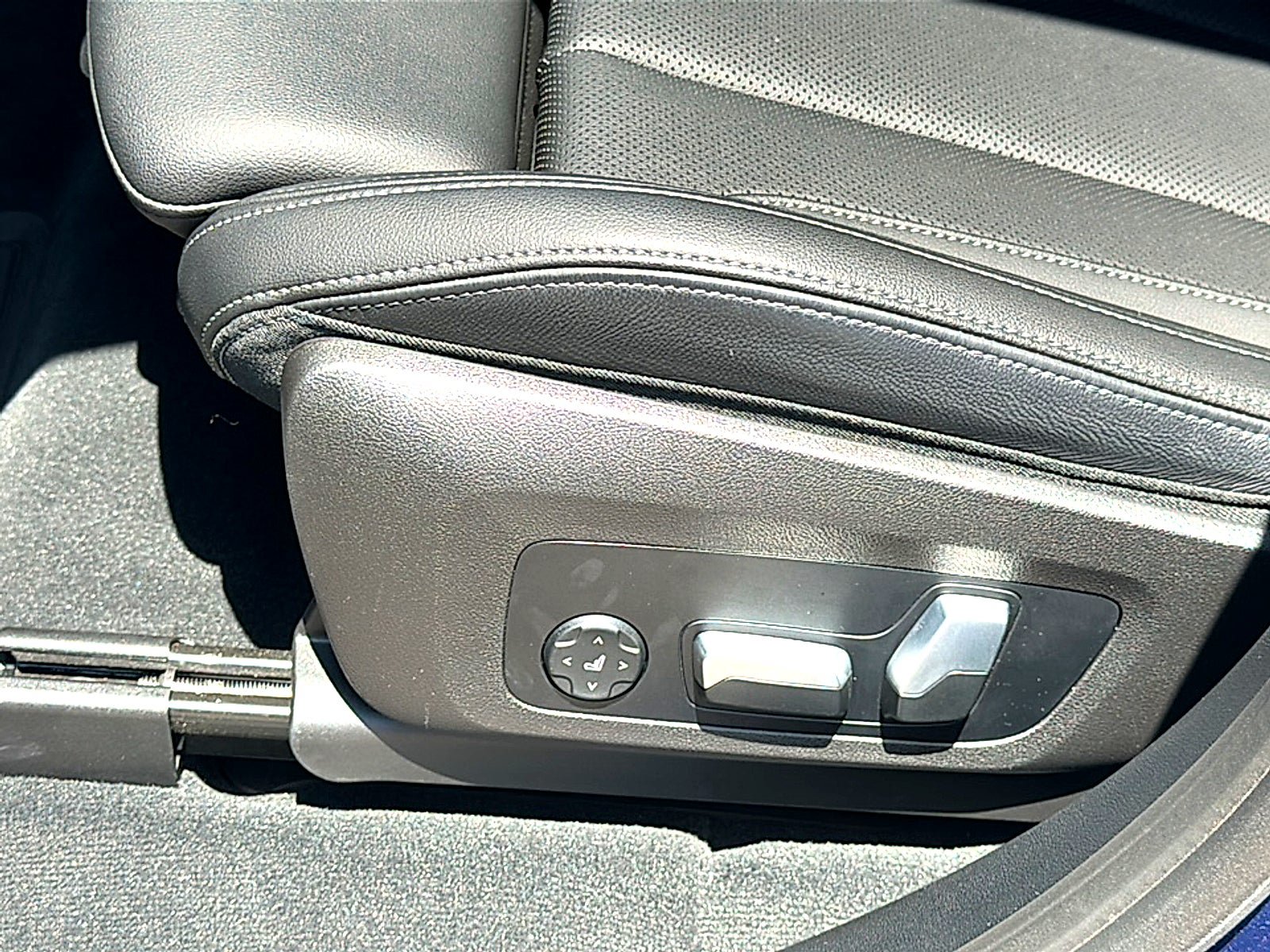 Used 2024 BMW X3 sDrive30i w/ Premium Package RWD image 15
