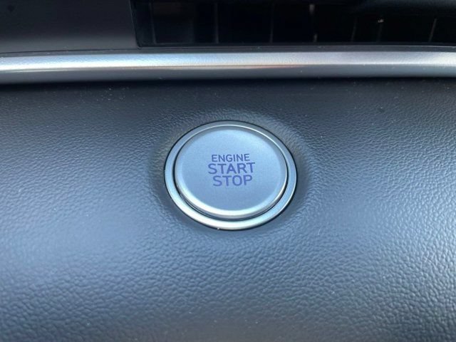 Used 2023 Hyundai Elantra SEL FWD image 13