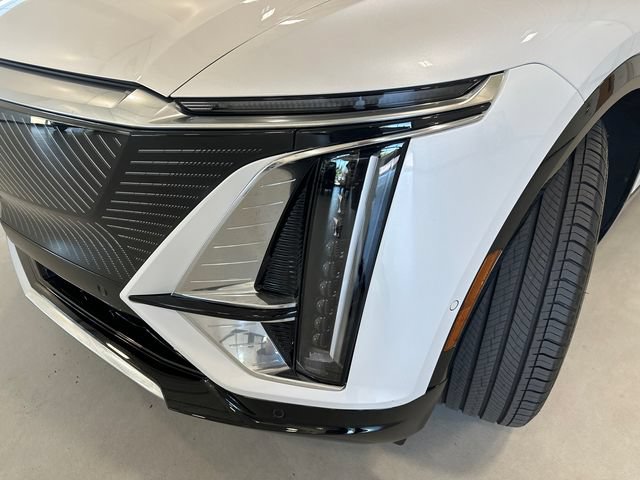 Used 2025 Cadillac Lyriq Luxury w/ LPO, Floor Liner Package AWD/4WD image 6