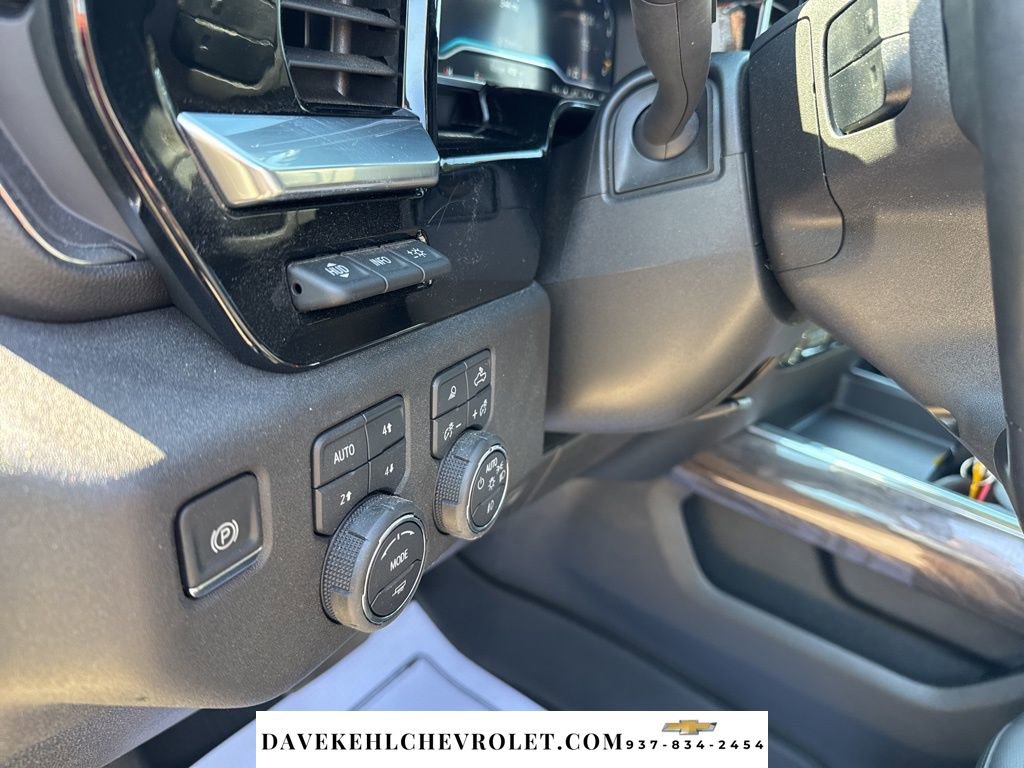 Used 2025 Chevrolet Silverado 2500 LTZ w/ LTZ Premium Package AWD/4WD image 11