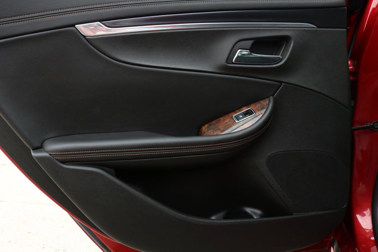 Used 2014 Chevrolet Impala LT w/ Convenience Package image 28