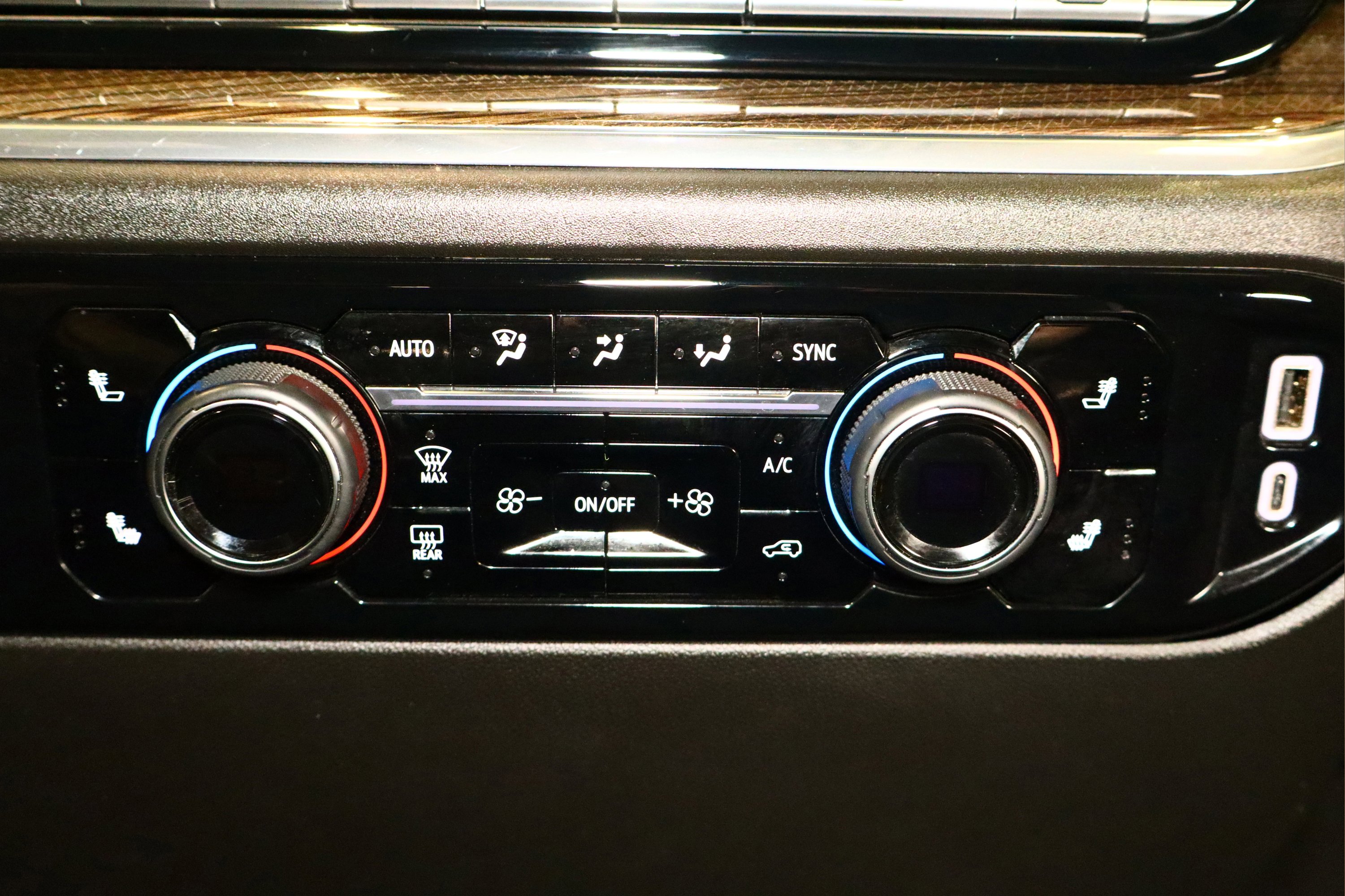 Used 2024 Chevrolet Silverado 2500 LT image 24