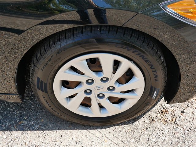 Used 2017 Hyundai Elantra SE image 7