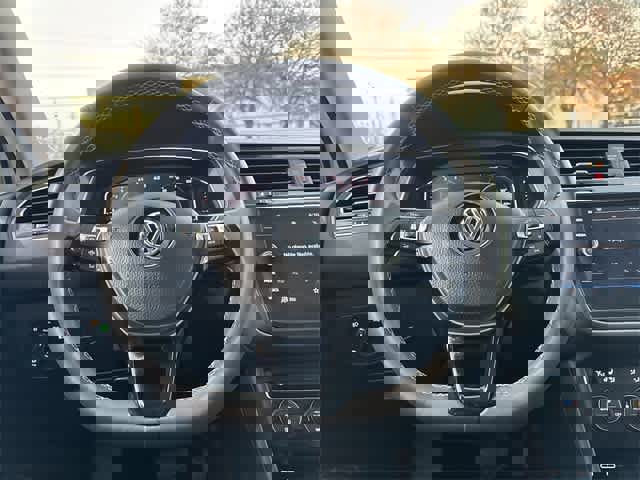 Used 2021 Volkswagen Tiguan SEL w/ 3-Row Tiguan MDO Package image 19