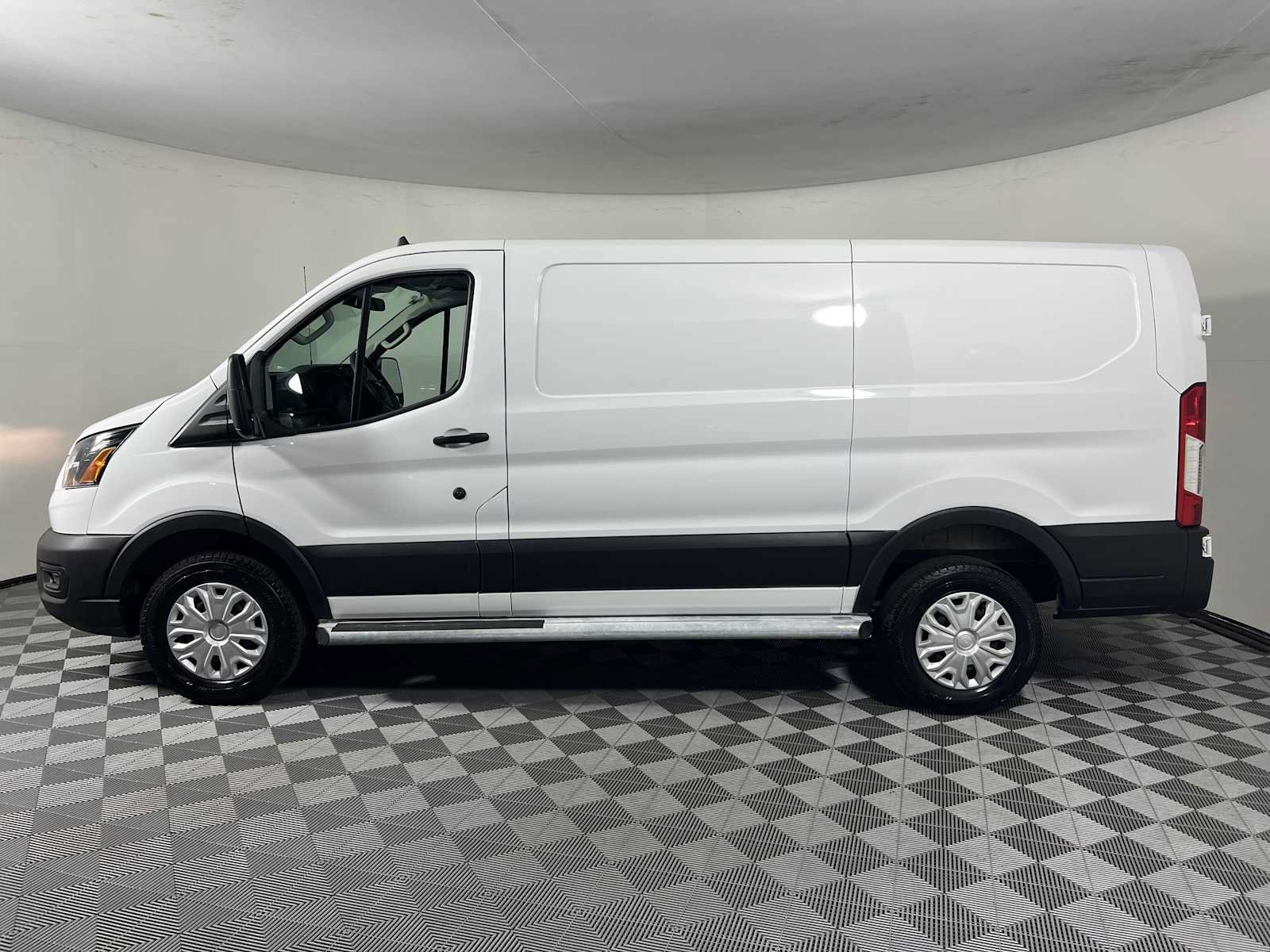 Used 2025 Ford Transit 250 Low Roof w/ Exterior Upgrade Package RWD image 4