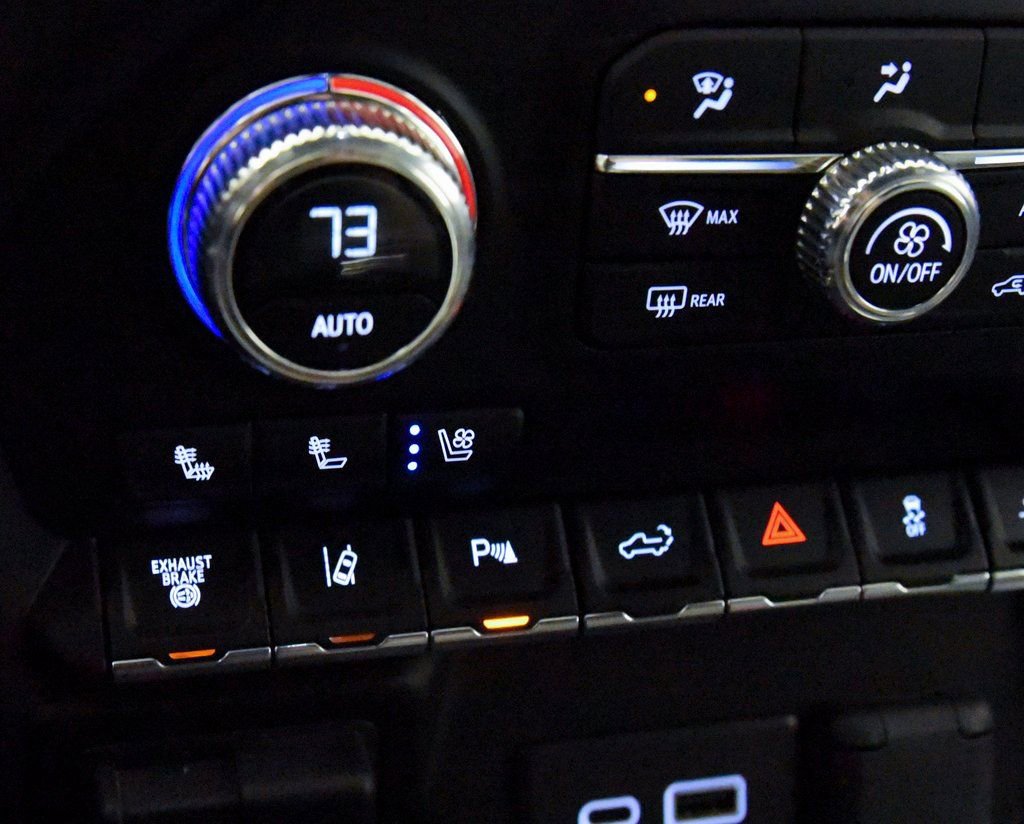 Used 2023 GMC Sierra 3500 Denali w/ Denali Ultimate Package AWD/4WD image 24