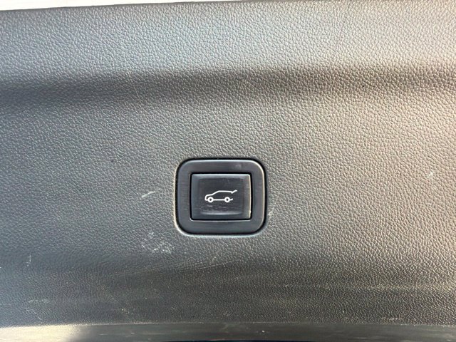 Used 2022 Chevrolet Suburban Premier AWD/4WD image 9
