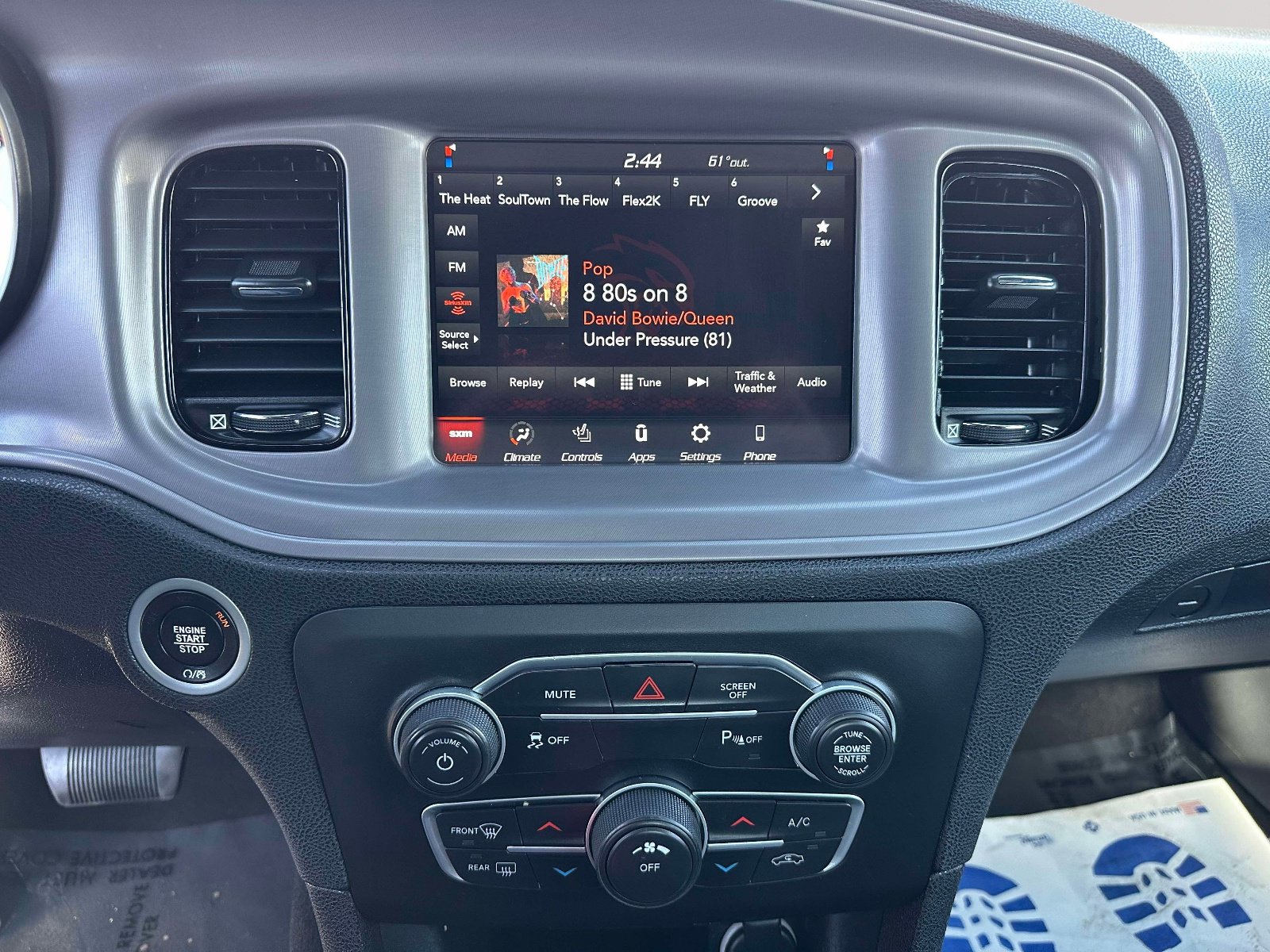 Used 2023 Dodge Charger SXT w/ Blacktop Package image 9