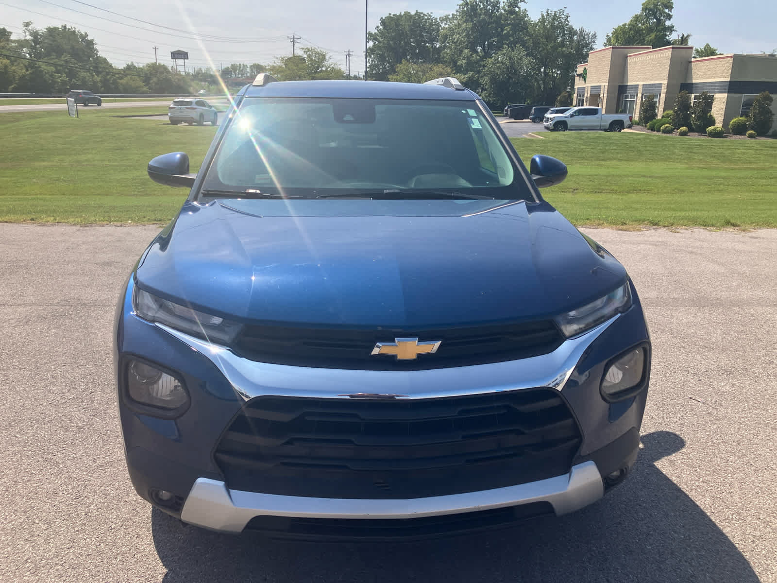 Used 2021 Chevrolet TrailBlazer LT w/ Convenience Package FWD image 2