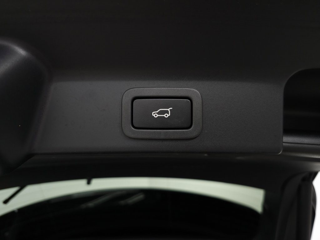 Certified 2022 Jaguar F-PACE S image 7