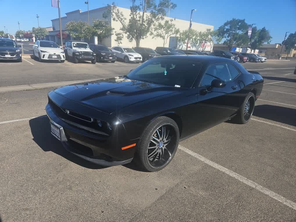 Used 2020 Dodge Challenger SXT RWD video 1