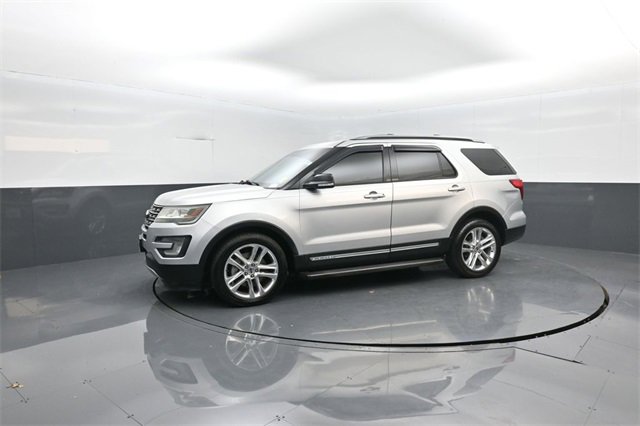 Certified 2017 Ford Explorer XLT w/ Equipment Group 201A image 4