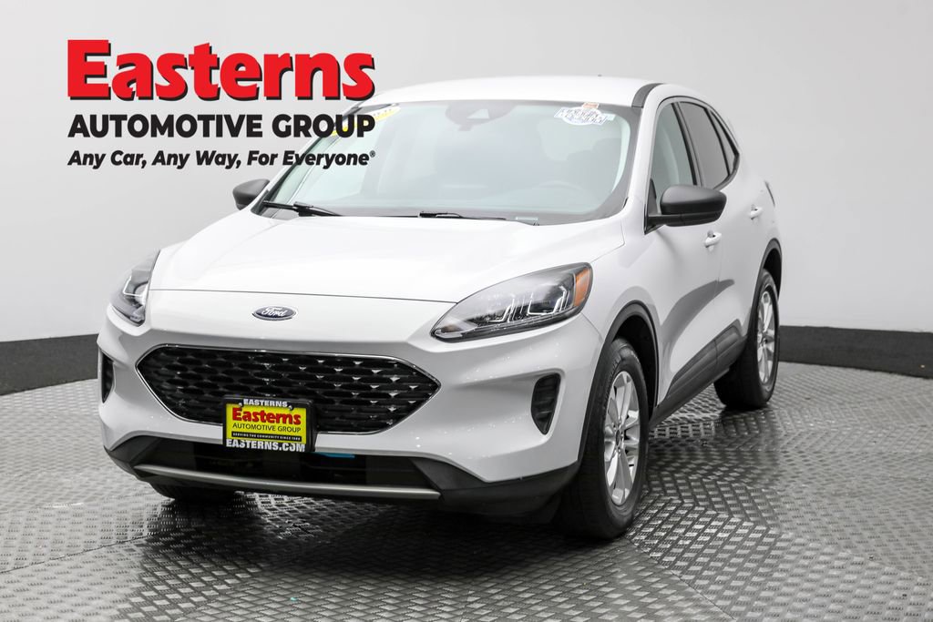 Used 2022 Ford Escape SE image 1