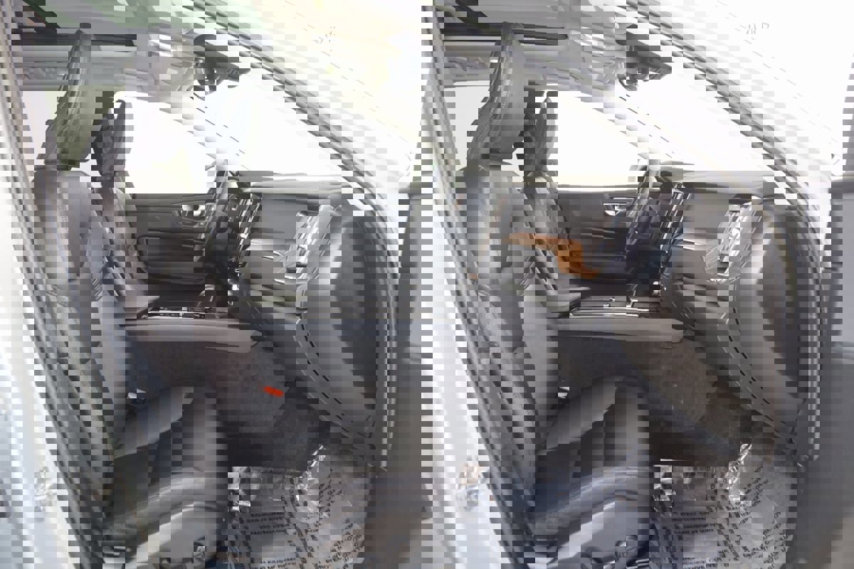 Used 2023 Volvo XC60 B5 Plus w/ Climate Package image 13