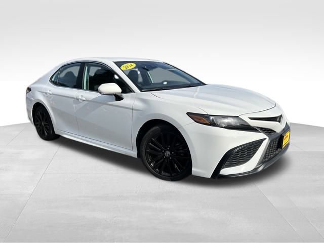 Used 2024 Toyota Camry SE w/ Cold Weather Package