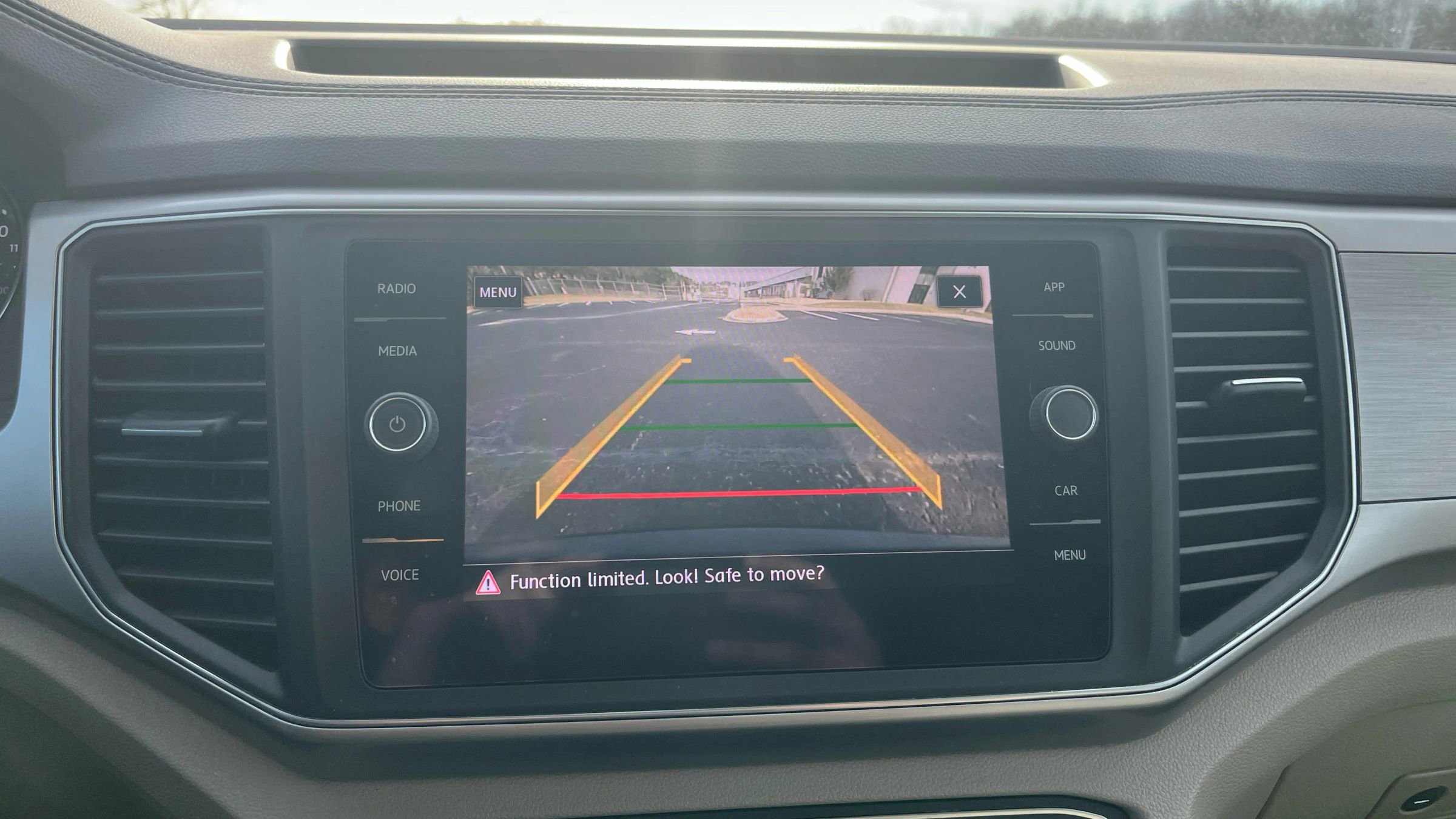 Used 2018 Volkswagen Atlas SE image 24