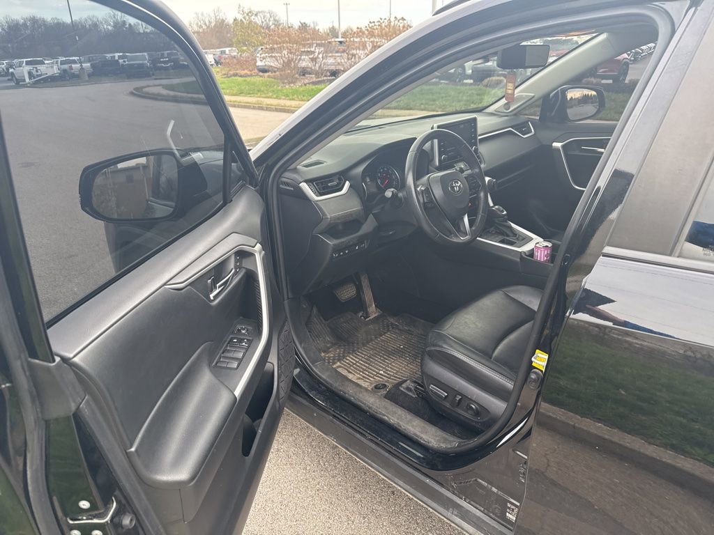 Used 2019 Toyota RAV4 XLE Premium w/ Advanced Technology Package image 5