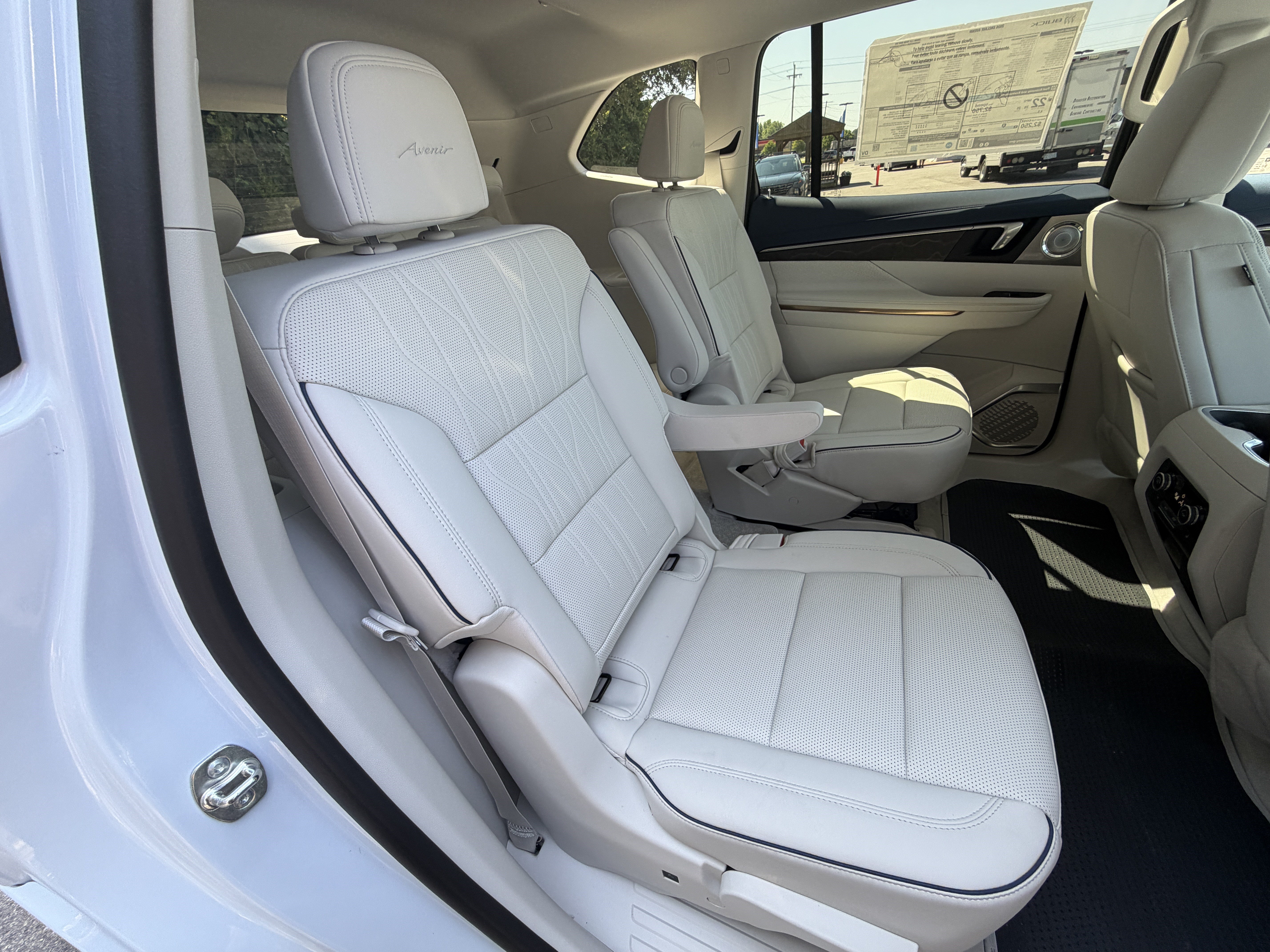 New 2026 Buick Enclave Avenir w/ Super Cruise Package FWD image 20