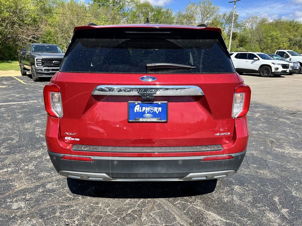 Used 2024 Ford Explorer XLT w/ Equipment Group 202A AWD/4WD image 39