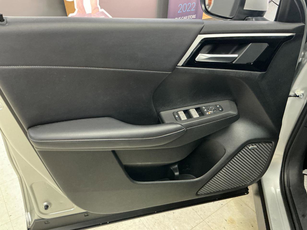 Used 2025 Mitsubishi Outlander AWD image 11