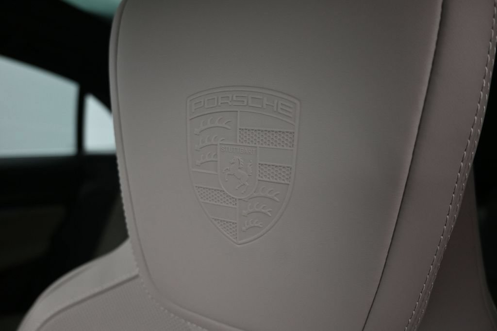 Certified 2025 Porsche Macan 4S Electric AWD/4WD image 11