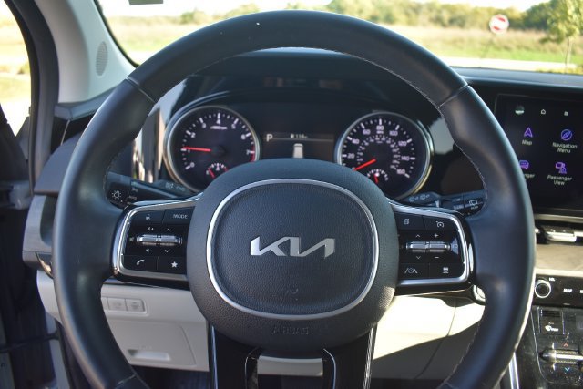 Used 2024 Kia Carnival EX FWD image 29