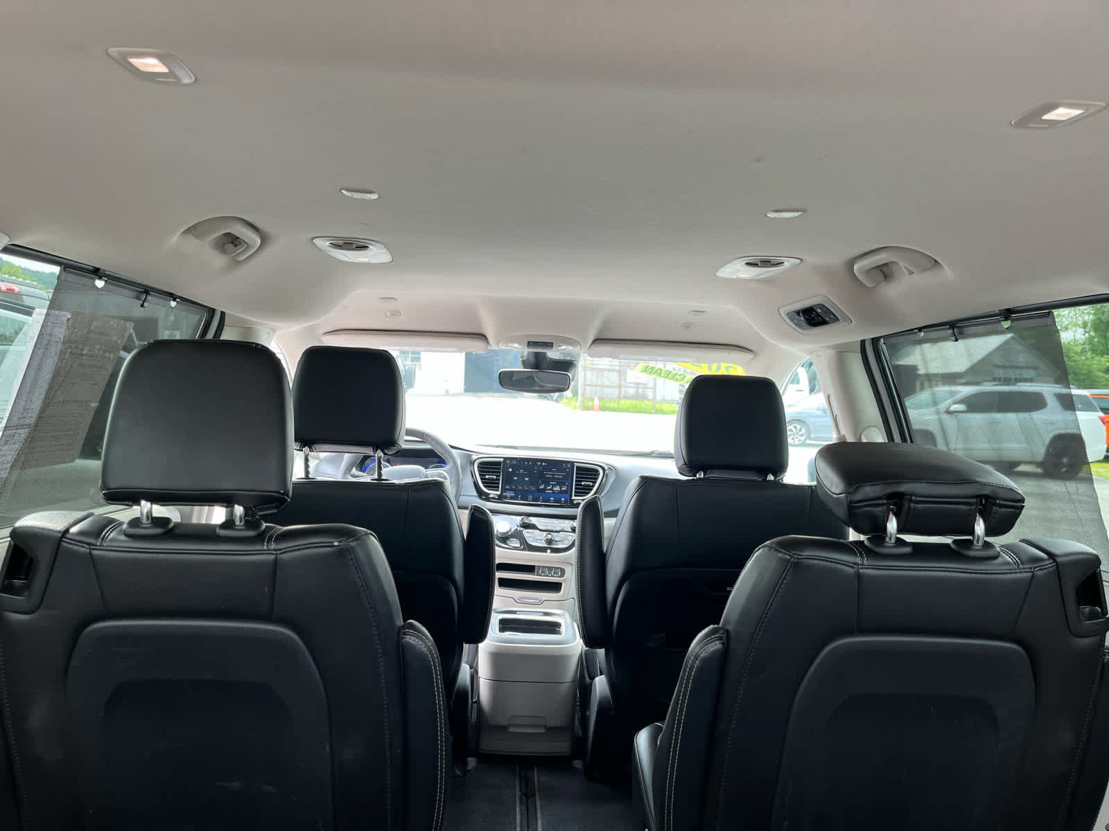 Used 2023 Chrysler Pacifica Touring-L FWD image 27